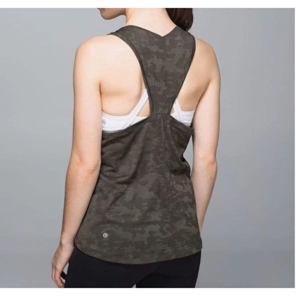 Lululemon Run For Days Tank in Deep Camo Size 4